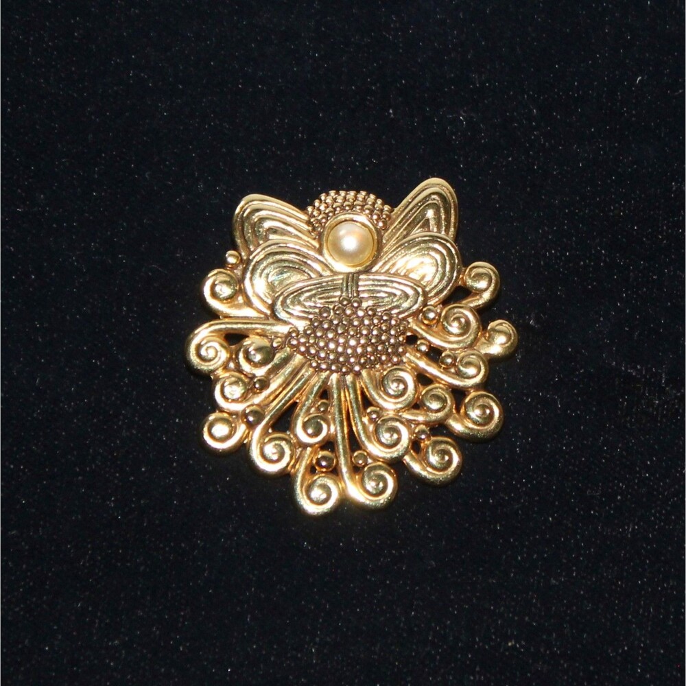 Danecraft vintage brooch Angel metal gold color pin costume jewelry
